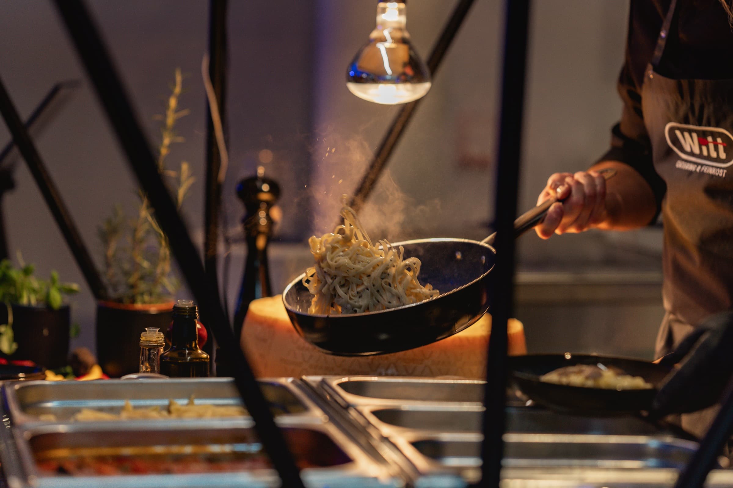 Teamevent beim Kochen bei Weiden — gemeinsames Kochen in der Kochschule Kochen mit Witts